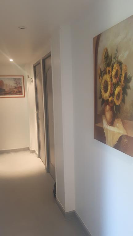 Residence V-Hugo Montfermeil Buitenkant foto
